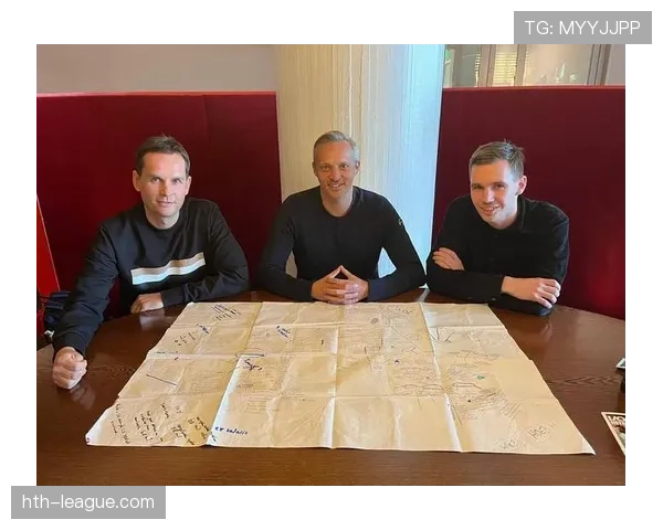 克鲁伊夫战术遗产焕新:现代足球如何在创新与传承中重塑战术格局 克鲁伊夫战术遗产焕新:现代足球如何在创新与传承中重塑战术格局