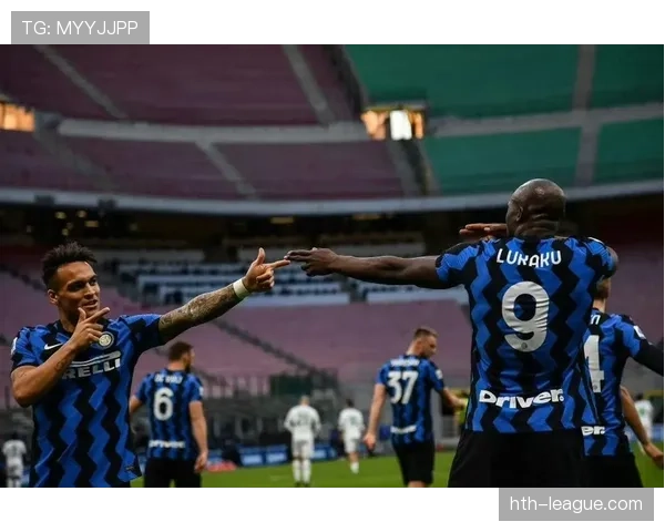 卢卡库身体对抗