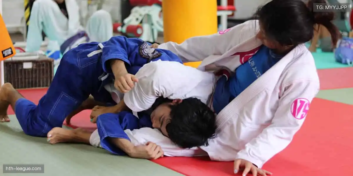 「弹幕互动 + 专家解读，边看边聊才是观赛标配！💬加入直播间，一起嗨翻天！」